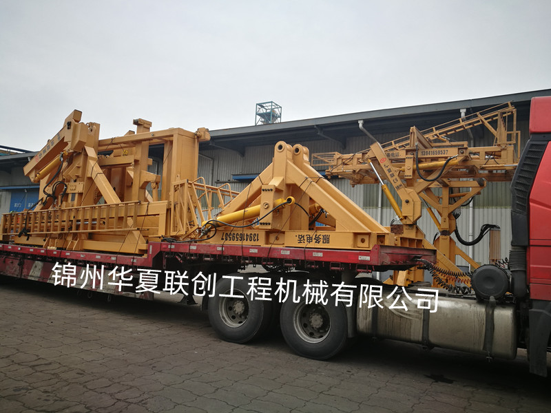 錦州華夏聯創 集裝箱翻轉機.jpg